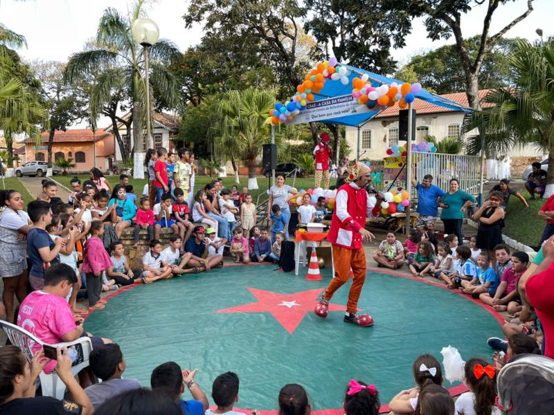 Tarde de diversão na Praça Santo Antônio comemora o Dia da Família